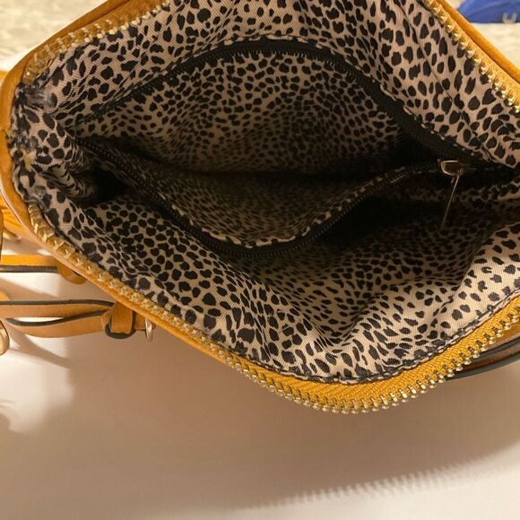 Marigold Leather Crossbody Bag. Zippered pockets, adjustable strap. Too cute! - Picture 5 of 6